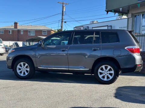 2012 Toyota Highlander SE