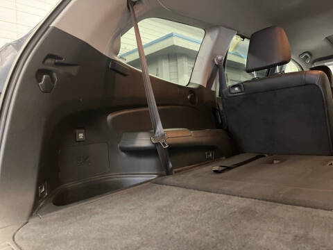 2022 Honda Pilot Touring w/Rear Captain's Chairs