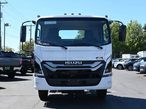 2025 Isuzu NRR