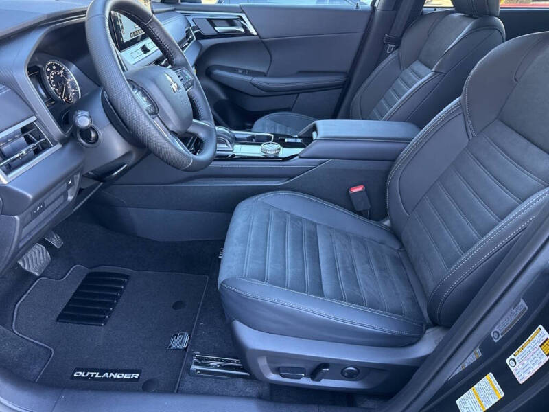 2025 Mitsubishi Outlander SE