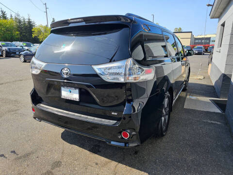 2017 Toyota Sienna SE 8-Passenger