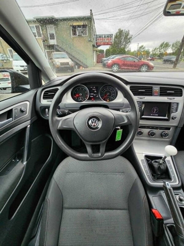2015 Volkswagen Golf TSI Launch Edition