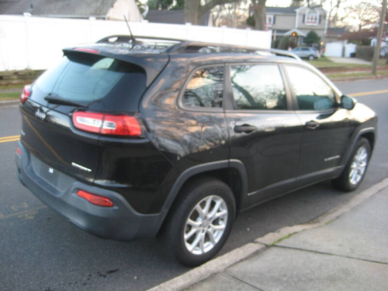 2016 Jeep Cherokee Sport