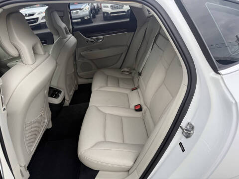 2017 Volvo S90 T6 Momentum