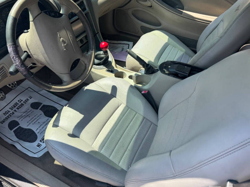 2004 Ford Mustang GT Deluxe