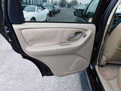 2005 Mazda Tribute s