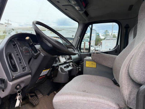 2010 Freightliner M2 106