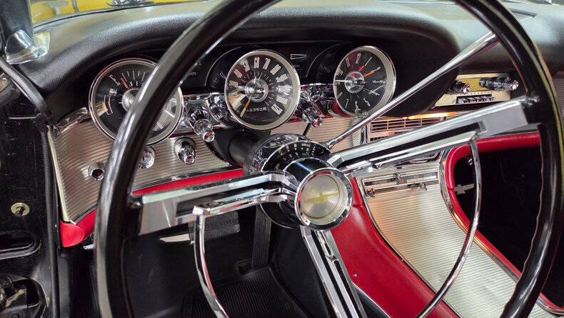1962 Ford Thunderbird