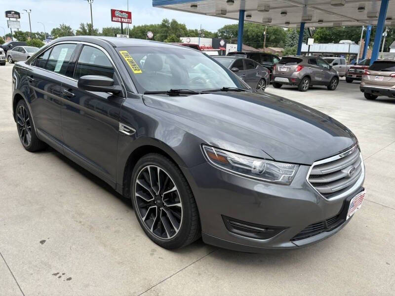 2018 Ford Taurus SEL