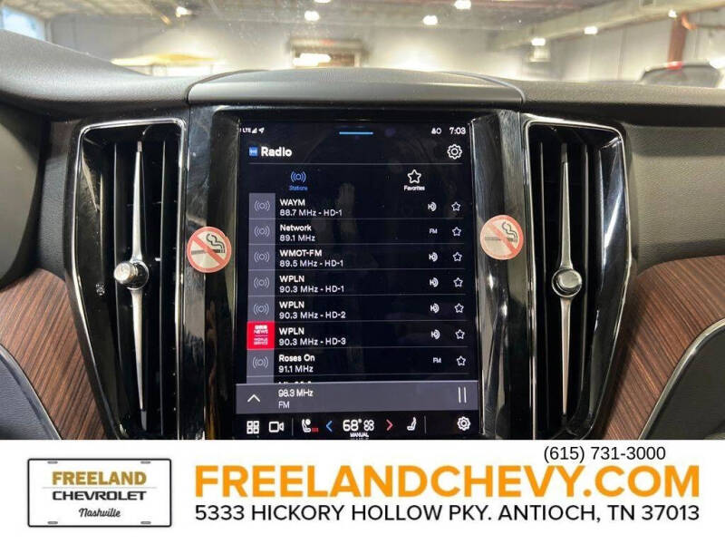 2023 Volvo XC60 B5 Plus Dark Theme