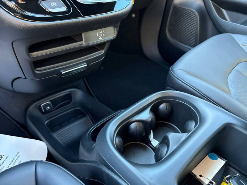 2026 Chrysler Voyager LX