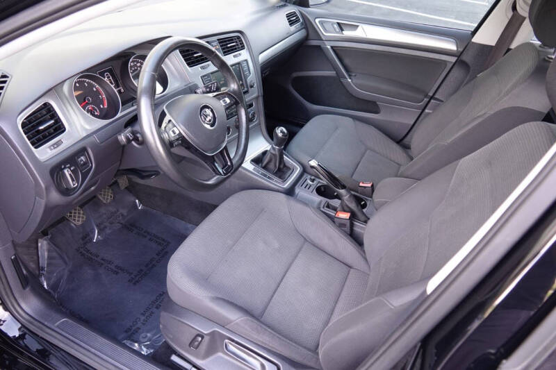 2016 Volkswagen Golf TSI S