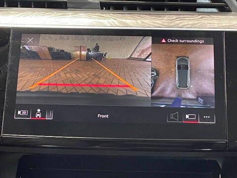 2022 Audi e-tron quattro Premium Plus