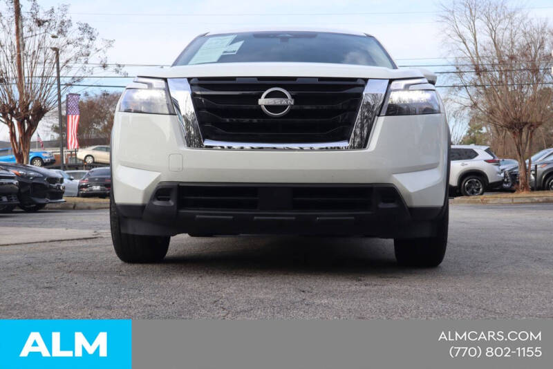 2025 Nissan Pathfinder SV