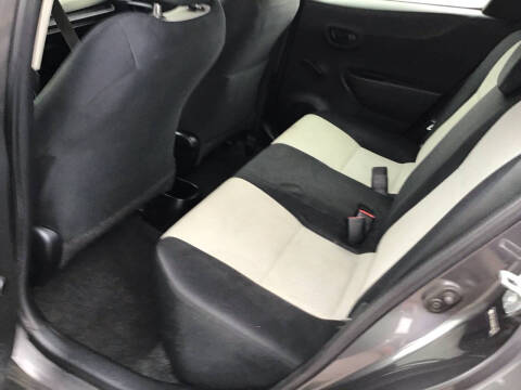 2012 Toyota Yaris 5-Door L