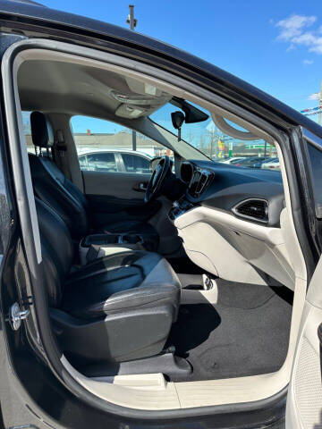 2017 Chrysler Pacifica Touring-L