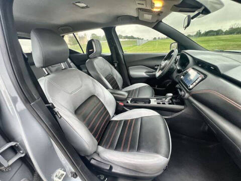 2023 Nissan Kicks SR