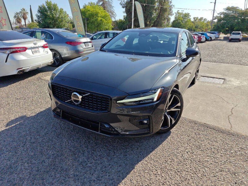 2024 Volvo S60 B5 Core Dark Theme