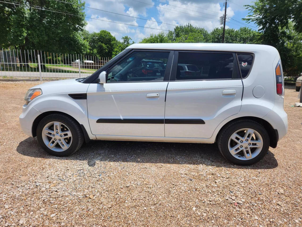 2010 Kia Soul for sale at AUTHE VENTURES AUTO in Red Oak, TX