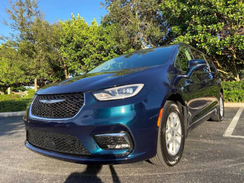 2022 Chrysler Pacifica Touring L