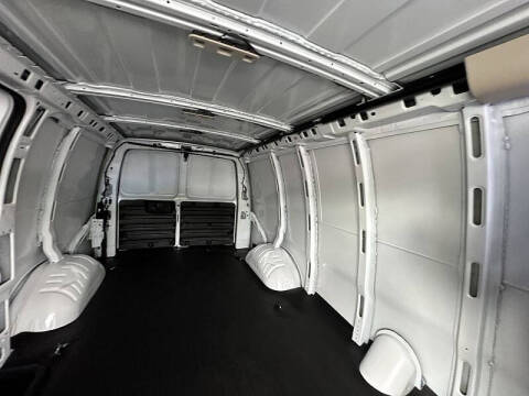 2025 Chevrolet Express 2500