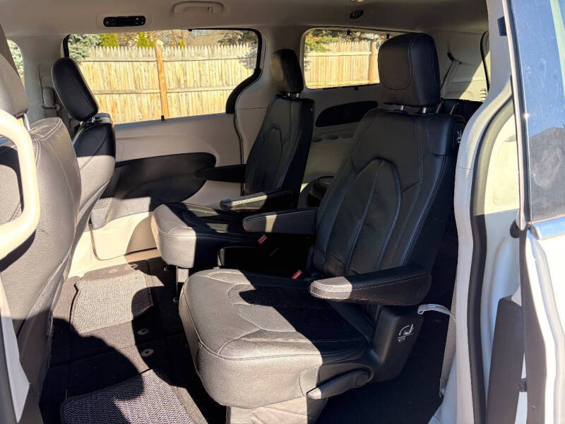 2020 Chrysler Pacifica Touring L