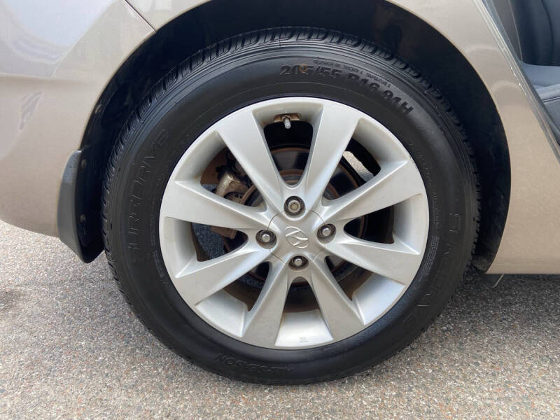 2013 Hyundai Accent SE
