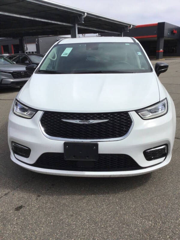 2024 Chrysler Pacifica Touring L