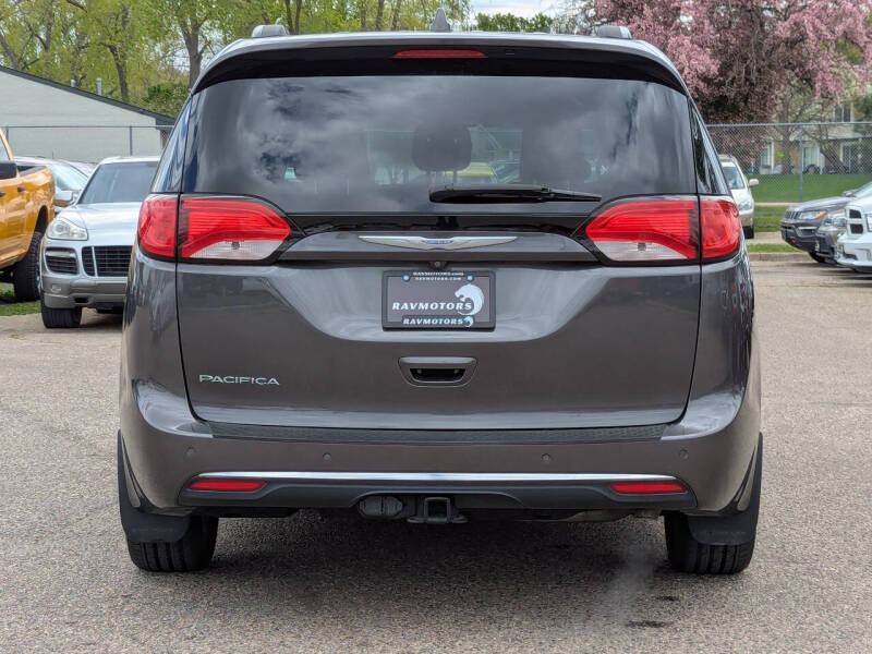 2017 Chrysler Pacifica Touring-L