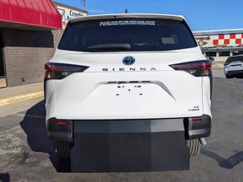 2025 Toyota Sienna LE 8-Passenger