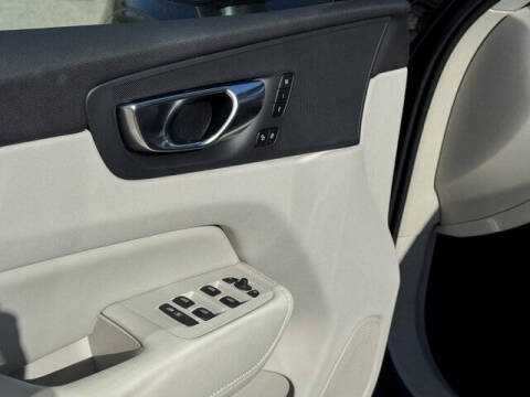 2025 Volvo XC60 T8 Plus Dark Theme