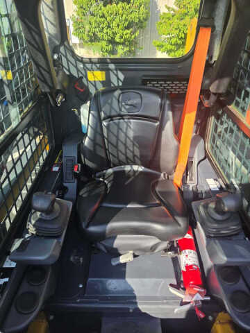 2019 John  Deere 318G