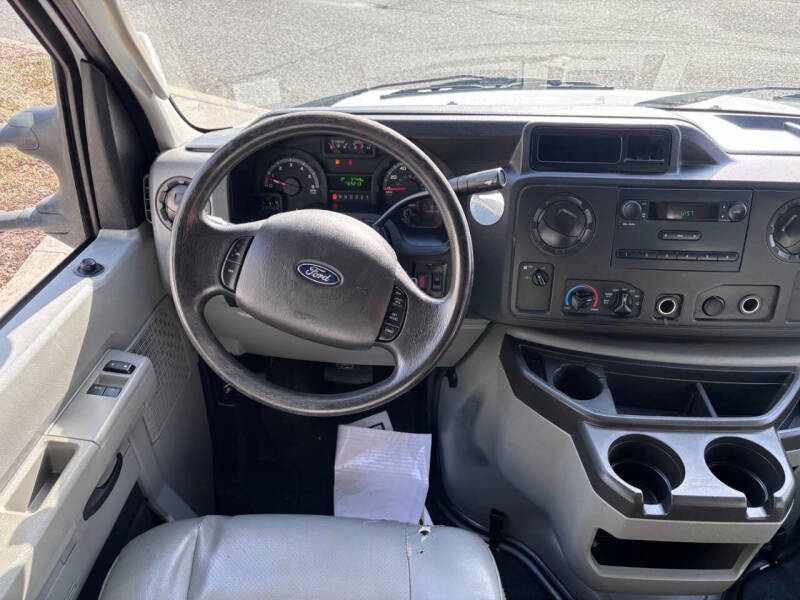 2014 Ford E-Series E-450 SD