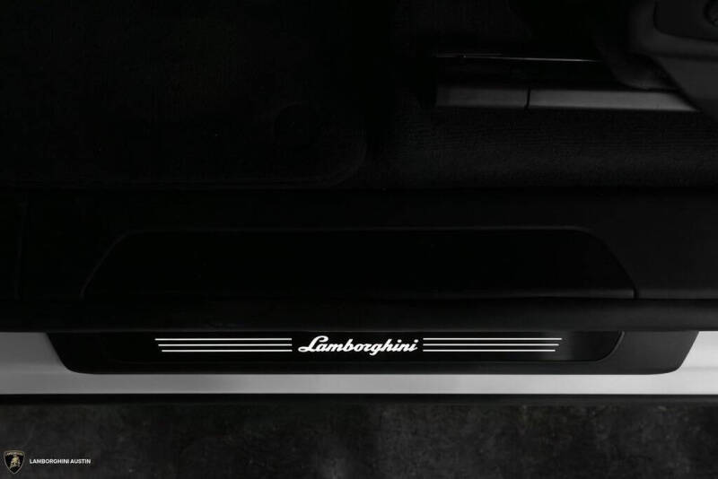 2025 Lamborghini Urus SE