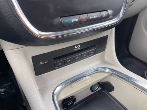 2015 Chrysler Town and Country Limited Platinum