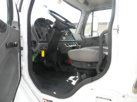 2023 Freightliner M2 106