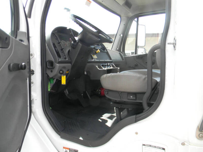 2023 Freightliner M2 106