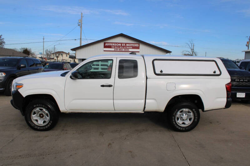 2022 Toyota Tacoma SR's photo