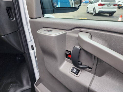 2022 GMC Savana 2500