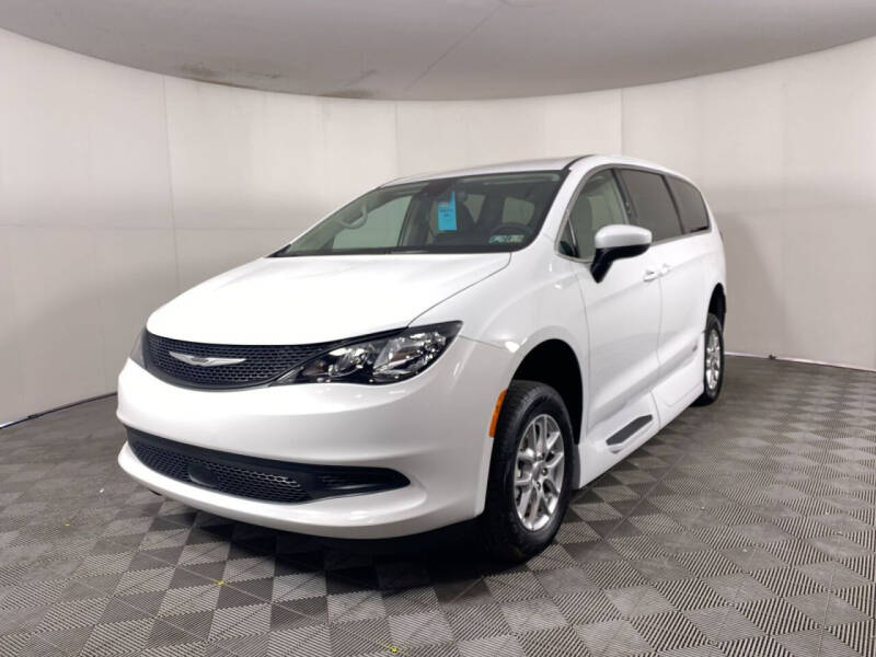 2023 Chrysler Voyager LX