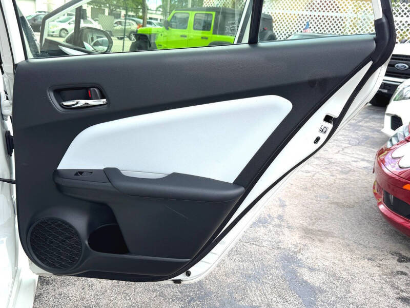 2020 Toyota Prius LE