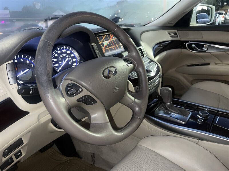 2011 Infiniti M37