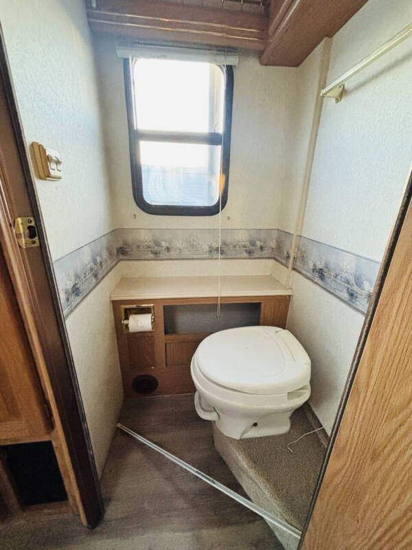 2004 National RV Sea Breeze