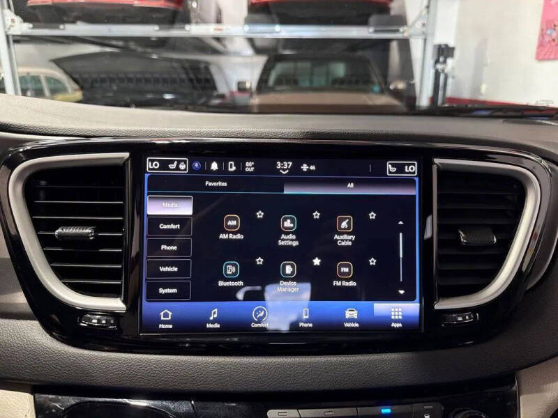 2023 Chrysler Pacifica Touring L