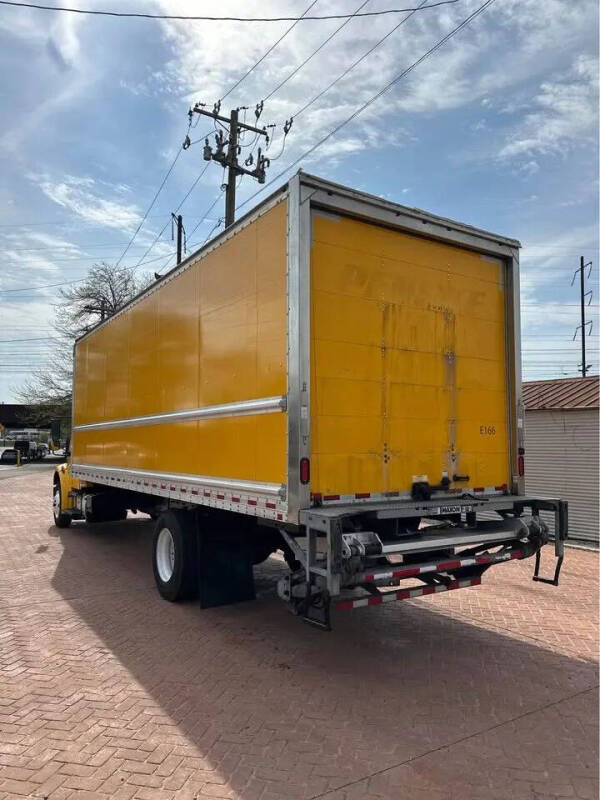 2019 Freightliner M2 106
