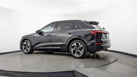 2022 Audi e-tron quattro Premium