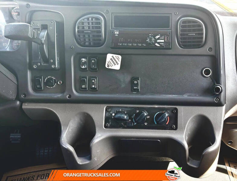 2018 Freightliner M2 106