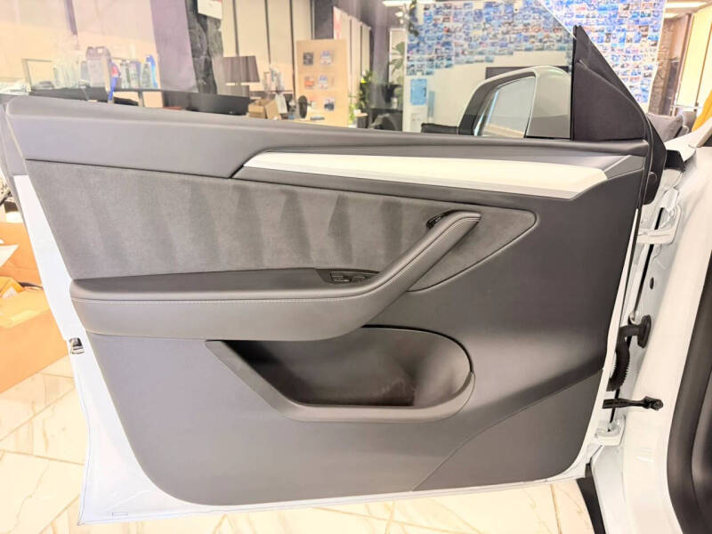 2024 Tesla Model Y Performance