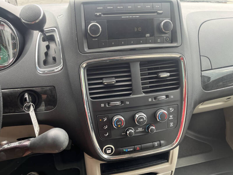 2013 Dodge Grand Caravan Wheelchair van