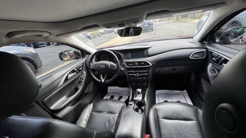 2017 Infiniti QX30 Premium
